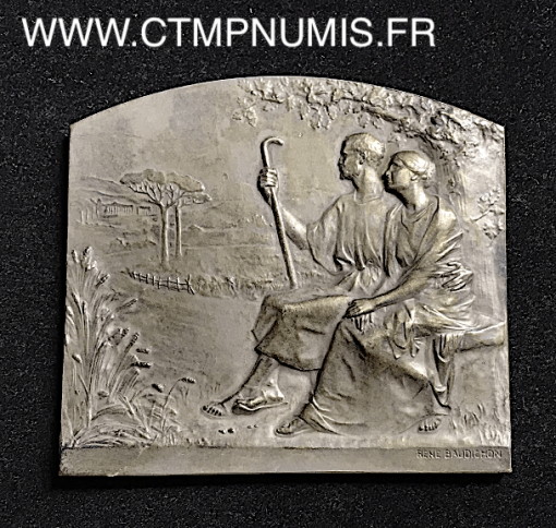 MEDAILLE PLAQUE ARGENT COUPLE ASSIS R/ ENFANT NU PAR BAUDICHON